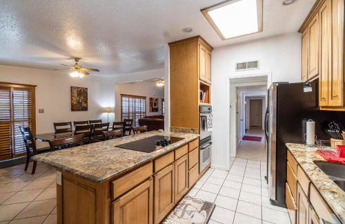 Remodeld5BR Modern Retreat with Covered Pool - Foto 7