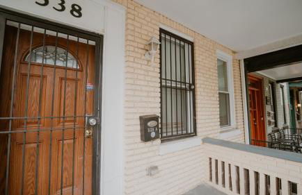 Stylish 5BR DC Retreat Backyard Free Parking - Foto 13