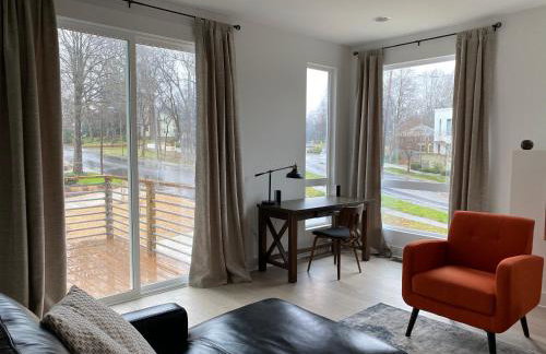 Entire Home Close to BOA Stadium & City - Foto 18