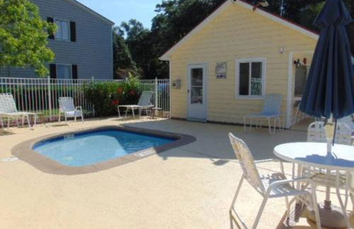 H5 close to the front pool and clubhouse downstairs by lake - Foto 1