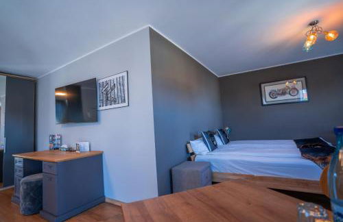 Boardinghouse City Home - Living - Photo 90