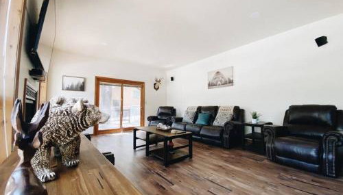 Kathys Cabin, King Bed, Hot Tub, Near-NAU & Downtown attractions, Perfect Year-Round Mountain Getaway - Foto 3