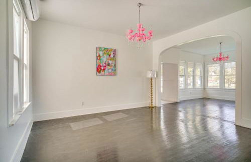 2 Mi to Gator Chateau Vibrant Home with Balcony - Foto 7