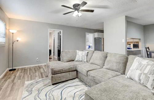 Charming 2BR in Central Lawton - Near Fort Sill - Photo 9