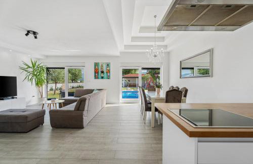 Villa Anja is a 4 bedroom villa with a 32 sqm heated pool near Imotski - Foto 13