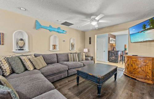 Pirates Cove - Private Pool, Seasonal Hot Tub, Game Room, Close to Beach, Pets OK - Photo 12