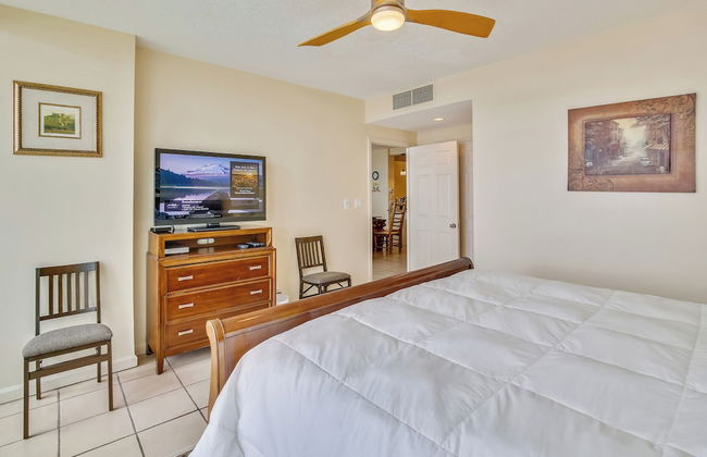 Beachfront Getaway by Ryson Vacation Rentals - Photo 16