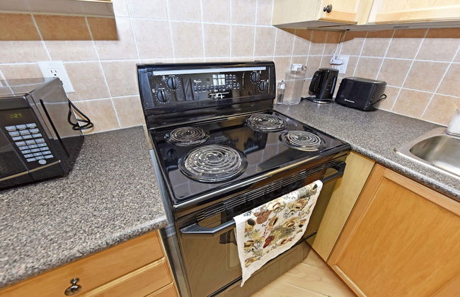 Sarkar Suites - 3888 Duke of York Blvd - Photo 17