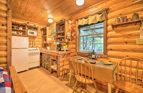 Cedar Falls Cabin Nestled by Honey Creek - Foto 8