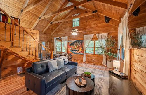 Log Cabin with Hot Tub, Game Room-10 min to NRG - Foto 2