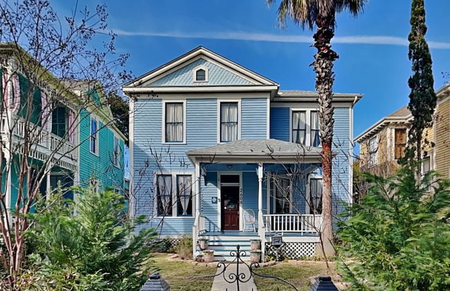 Historic Elegance - Photo 1