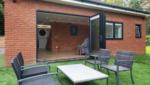 Amos Lodge Deluxe Accommodation - Foto 4, Garden, sunbed, Garden view