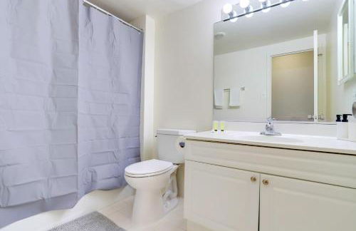 Group-Friendly Stay Near Metro - Foto 28