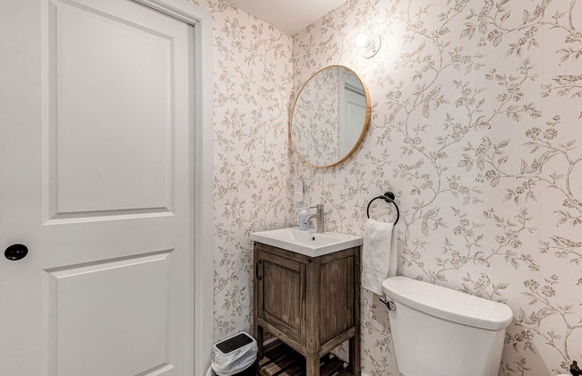 Elegant 1 Bedroom Suite - Photo 12