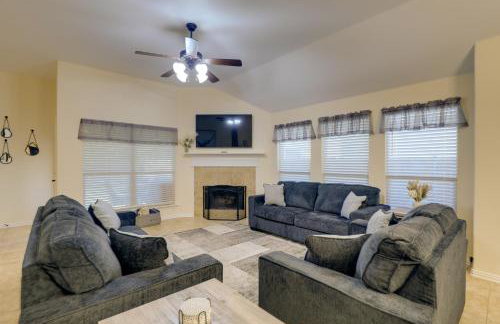 6 Mi to Dtwn Mansfield! Family Getaway with Patio - Foto 1