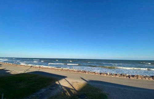 Beach House with Ocean view - Photo 4