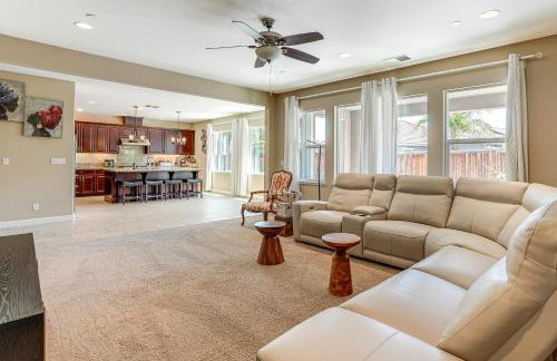 4 Mi to The Streets of Brentwood Home with Fire Pit - Foto 4