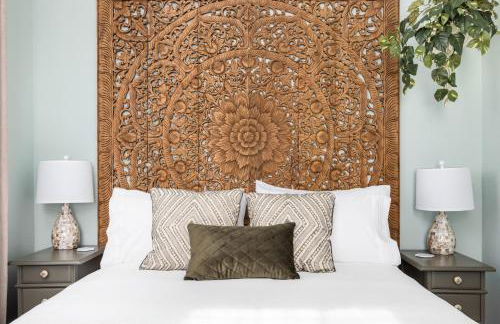 Charming Secluded Courtyard - 1 BLOCK TO KING - Foto 16