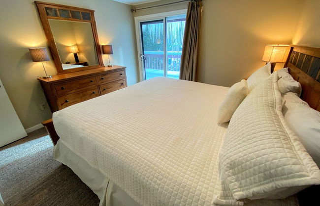 A1 Luxury Bretton Woods Ski-in Ski-out Townhome Next to Beginner ski Area Fast Wifi Keyless Entry - Photo 31