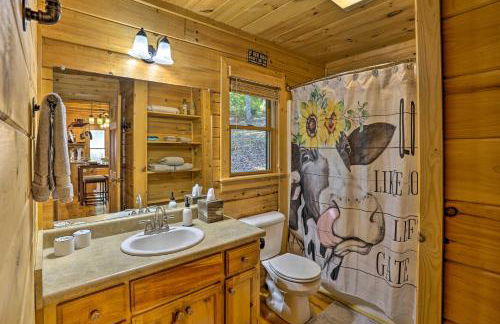 Lovely Log Cabin and Bunkhouse with Views and Yard! - Foto 14