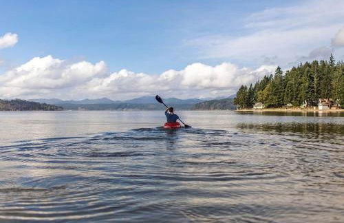 Incredible Sunset at Beachfront Glamping Cabin on Private, Herron Island with Fire Pit and Kayaking near Olympia, Washington - Foto 8