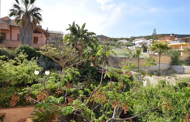 Lush Holiday Home in Sciacca near Golf Course - Photo 14