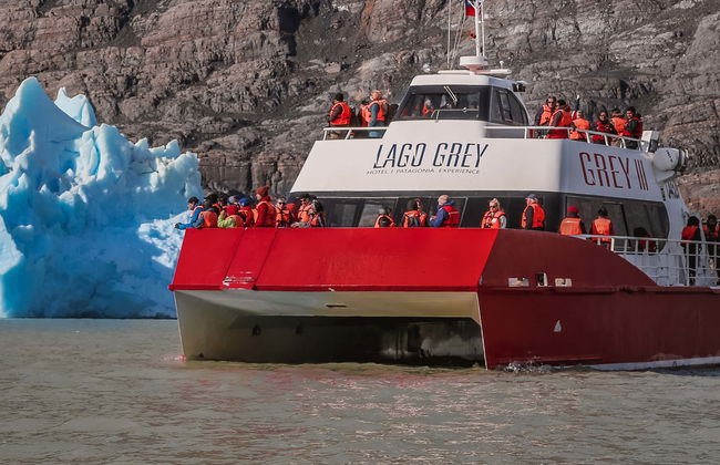 Balade en bateau sur le lac Grey avec visite de la plage et du glacier - Photo 1