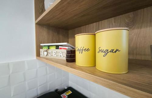 Floral Home 2 - 1st floor apt with private parking! - Photo 21