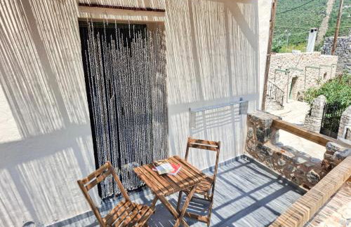 Calm Wood & Stone Home with View, Chios - Foto 7