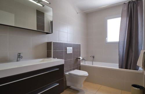 Superbe Villa récente, climatisée, piscine, 10 mn des plages et zones commerciales - Foto 14