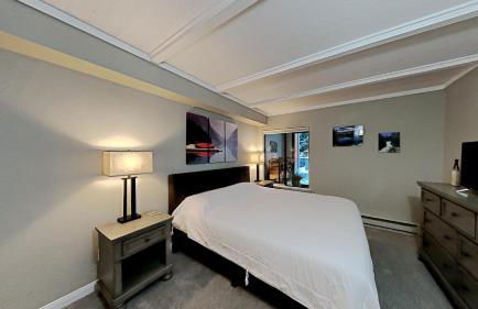 Slopeside & Spacious Home WITH Parking - Foto 14