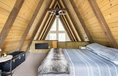 Dogwood Peak Mid-Century A-Frame with AC Style - Foto 37