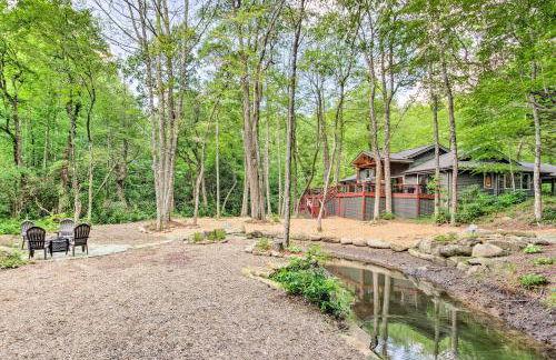 1 Mi to Marina Lake Toxaway Cabin with Fire Pit - Foto 2