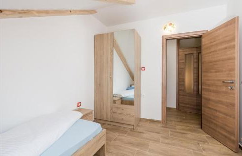 5 Bedroom Amazing Apartment In Viskovo - Photo 41