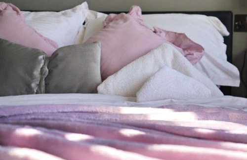 Heathrow Modern House with Parking & Fast WiFi - Foto 17