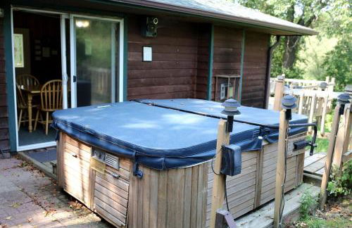 Rustic Family Cabin Rental with a Fire Pit near Wisconsin Dells - Foto 9