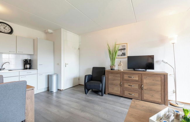 Lovely Apartment With Patio - Photo 10