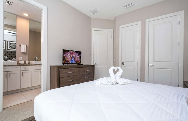 Modern Chic Home Mickey and Toy Story Rooms - Foto 37