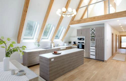 Luxury 5BR A frame w Heated Pool, Walk to Beach - Foto 19
