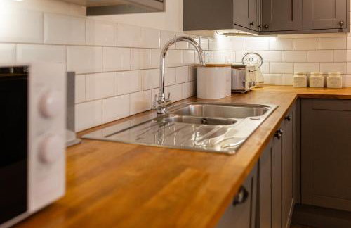 Beautiful Barn Conversion - Orchard Escape for 12! - Foto 1