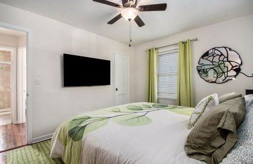 Bright & Stylish 4BR Spot - Close to Downtown Fun - Foto 28