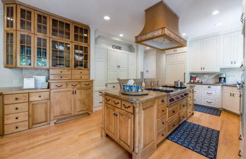 Immerse in Luxury Grand 5BR Lakefront Haven Views - Foto 7