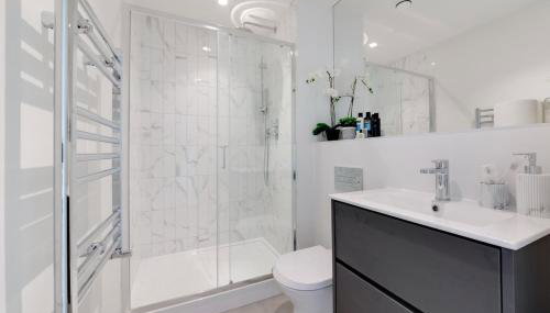 Modern Luxe in Canary - 2BR Flat - Foto 2, towels, Shower