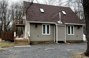 Pocono Chalet,Hot Tub,Arcade,Fireplace, Lake,Pool, Pet friendly, near Jim Thorpe No extra fees to use amenities - Foto 63