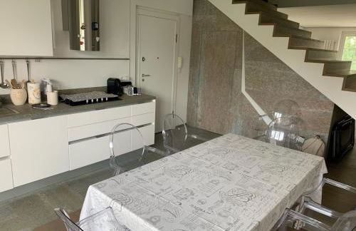 Ampio Appartamento con vista lago, sauna e camino Golf club Margara - Foto 26