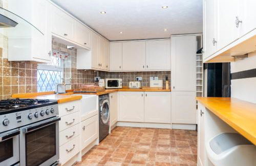 Cosy 3 Bed Cottage-Gloucester-Parking-Garden-Free Hot Tub Weekends-Work or Leisure - Foto 11