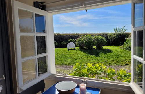 Tipoz'Immo - Maison Bleue accès à pied plage - spot surf - fibre inclus - linge inclus et lits faits - parking gratuit - proche des commerces et des attractions touristiques - Foto 7