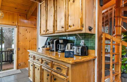 Scenic North Shore Stay w Games Near Snow Summit Lakeview Lodge by AvantStay - Foto 15