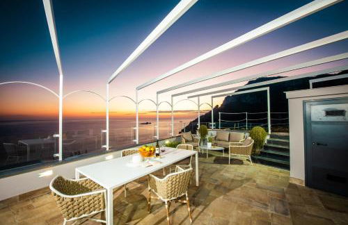 VILLA LA TAGLIATA spectacular jacuzzi tub amazing view and private parking garage - Photo 19