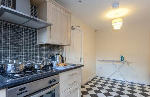 4 bed home, driveway parking ideally located in Latchford, Warrington - Executive St Marys House - Foto 20